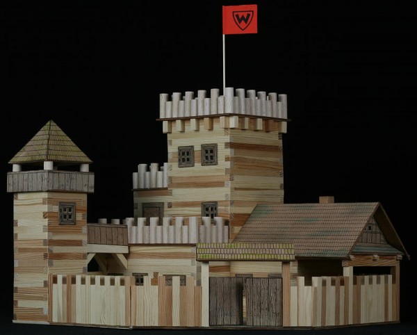 maqueta de madera para construir castillo-0