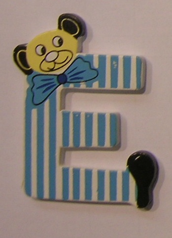 Letra de madera decorativa infantil E-0