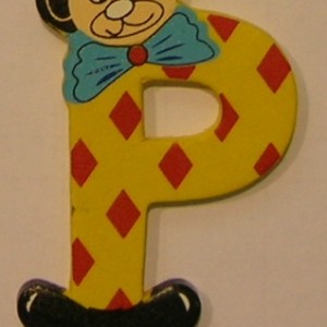 Letra de madera decorativa infantil P-0