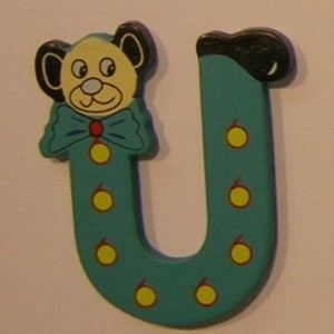 Letra de madera decorativa infantil U-0