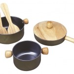 Cacharritos de Cocina de metal y madera Plantoys2